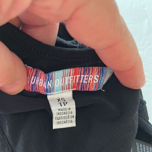 URBAN OUTFITTERS Size X-Small Black Cropped Stretch Knit Halter Top Truly Madly - Picture 5 of 7